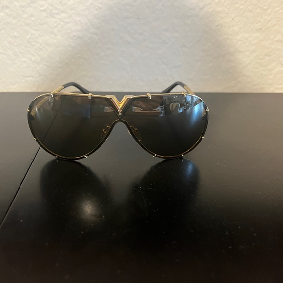 Louis Vuitton LV Drive Sunglasses - Gold - Picture 3 of 9